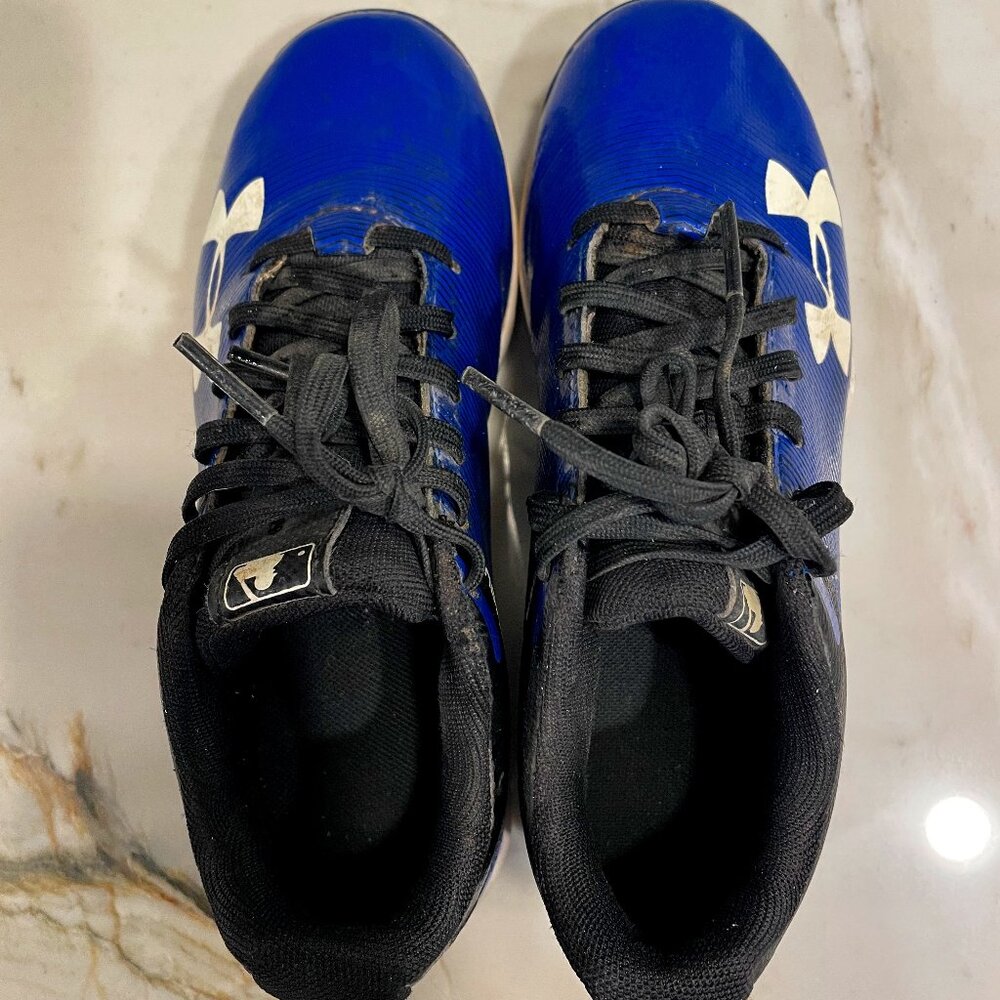 Under Armour Kids Size 1.5Y Baseball Cleats